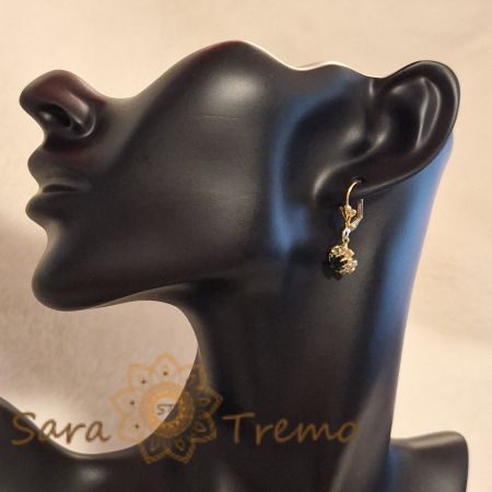 Cercei placati cu aur 18K, cristale zirconia verde inchis + albe în formă de floare [3]