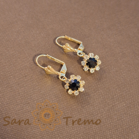 Cercei placati cu aur 18K, cristale zirconia negru-albe în formă de floare