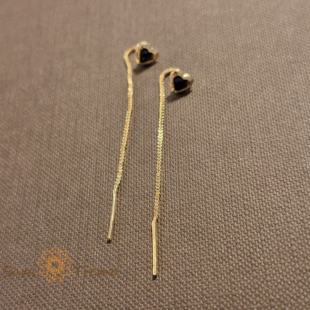 Cercei placați cu aur tip fir care se trece prin ureche cu inimioară [1]