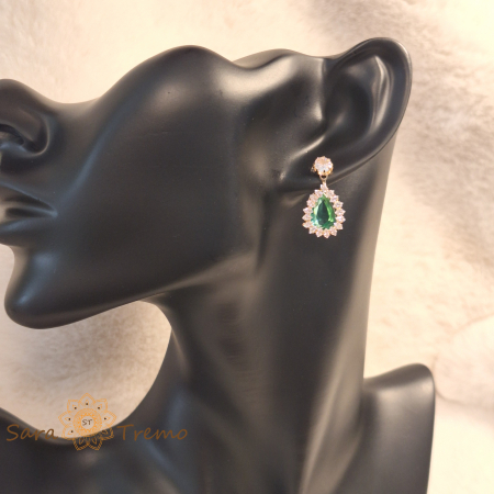 Cercei - Cercei placați cu aur – model elegant cu cristal verde central