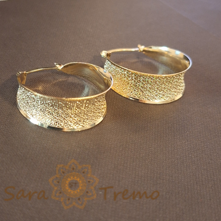 Cercei rotunzi lați, finisaj mat – Diametru 3 cm, lățime 1 cm, ușori și comozi [1]