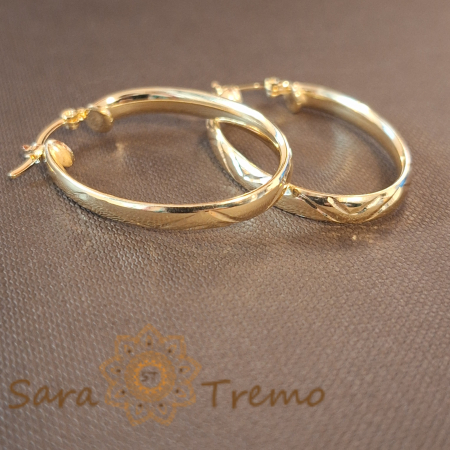 Cercei ovali, 3.5 cm – Suprafață exterioară gravată elegant cu model geometric [1]