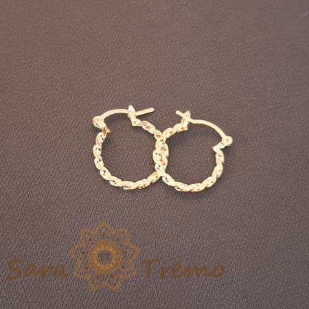 Cercei rotunzi - Cercei rotunzi placati cu aur Twist - model simplu si elegant cu iluzia de rasucire