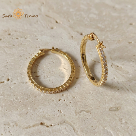 Cercei Isadora – cercei rotunzi cu zirconia, placați cu aur 18K, fabricați în Brazilia, 3 cm [1]