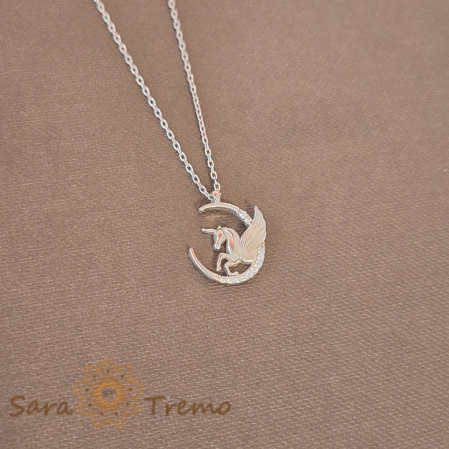Inorog înaripat ce zboară în jurul Lunii - colier argint [0]