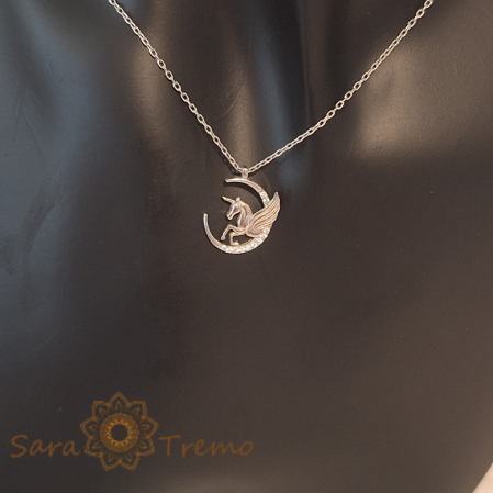 Inorog înaripat ce zboară în jurul Lunii - colier argint [3]