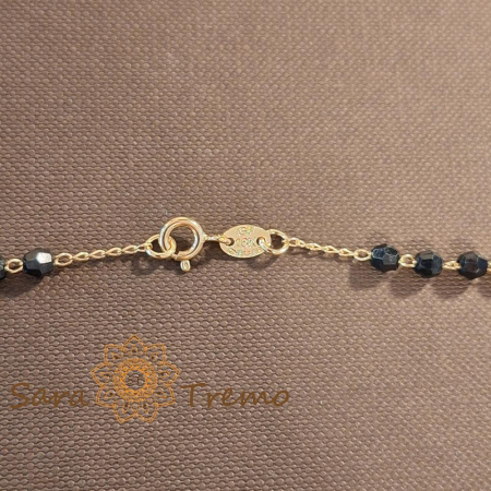 Colier placat cu aur, ștanțat – perle eco negre și cruciuliță decorativă, 50 cm [6]