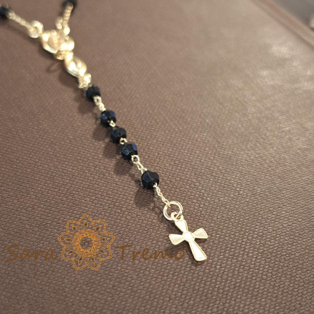 Colier placat cu aur, ștanțat – perle eco negre și cruciuliță decorativă, 50 cm [3]