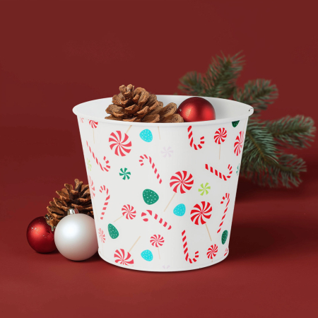 Craciun si Iarna - Decorațiune de Crăciun - ghiveci metalic, găleată - baston de zahăr - 13 x 11 cm