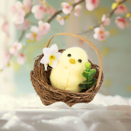 Cadouri romantice si Ziua Indragostitilor - Decorațiune de Paște - puișor în cuib - 7,5 x 7,5 cm