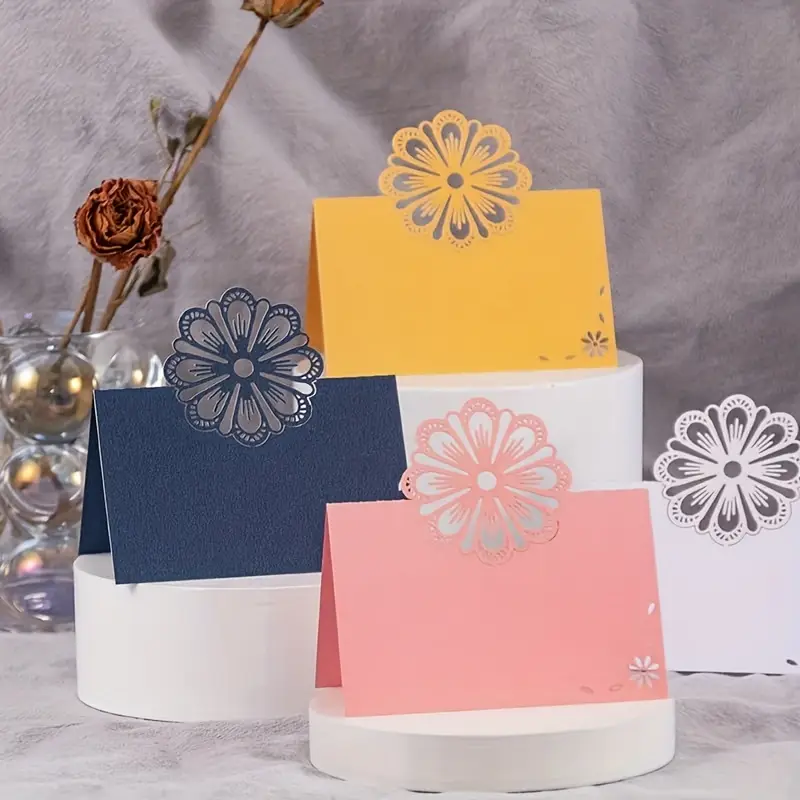 Idei de cadouri - Felicitare cu floare decupată – model elegant, diverse culori