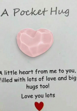 Felicitari - Imbratisare de buzunar – Card romantic cu inima roz 3D