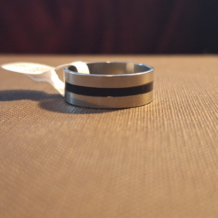 Bijuterii Stainless Steel - Inel elegant Stainless Steel argintiu cu o linie neagra pe mijloc