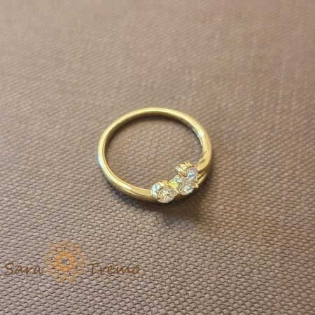 Inel floare cu 3 cristale zirconia albe - placat 14k [1]