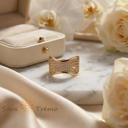 Inel Regina Absoluta – Inel lat placat cu aur 14K cu zirconia albe pavate [1]