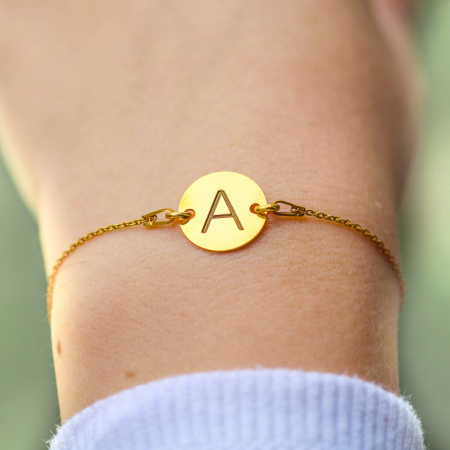 Lara - Bratara din argint 925 placat cu aur galben 24K personalizata cu initiala -  banut [1]