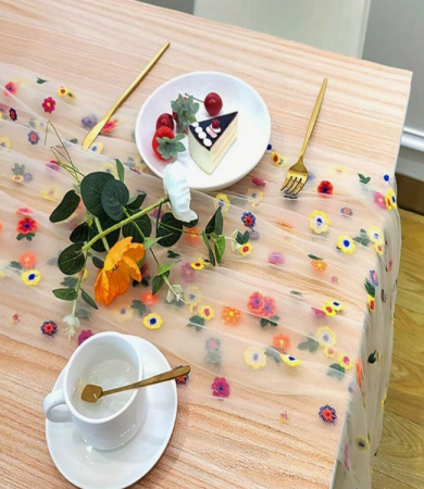 Pentru casa - Napron cu broderie flori de primavara – 30x180 cm