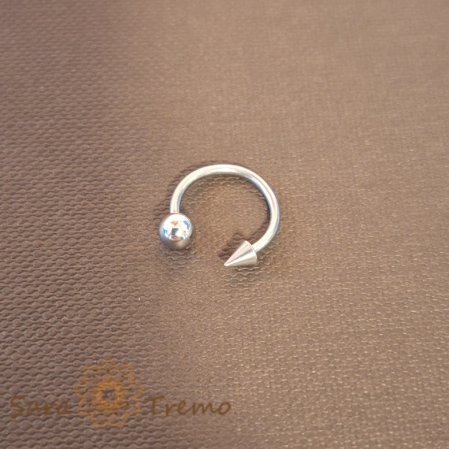 Piercinguri - Piercing Potcoavă Asimetric din Titan