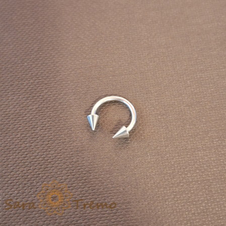 Piercing pentru ureche - Piercing Potcoavă cu Săgeți Mici din Titan