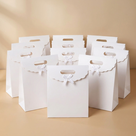 Pentru casa - Set 12 Pungi Cadou Albe cu Închidere și Fundiță Satinată, 31 × 24 cm