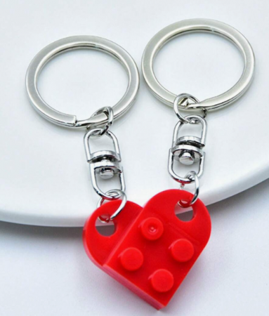 Brelocuri - Set 2 brelocuri – impreuna formeaza o  inima rosie completa
