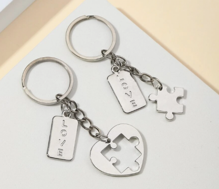 Set brelocuri pentru cuplu – Design piese puzzle cu „Love” [1]