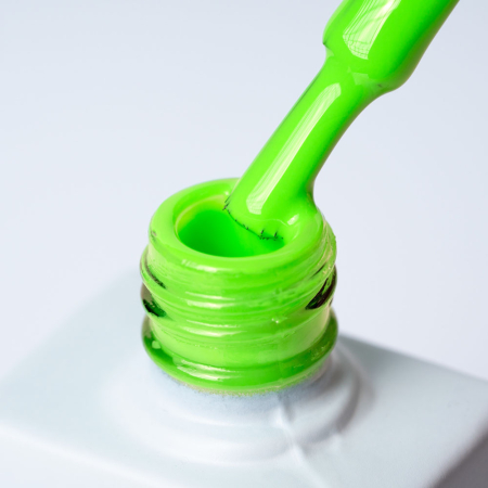 Inveray UV/LED Gel Nail Polish Luxury Collection N°136 LIME LIGHT [1]