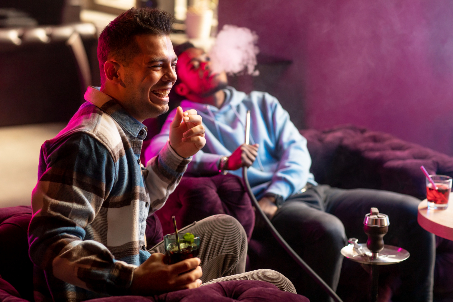 Cele mai bune băuturi care se potrivesc cu fumatul de shisha