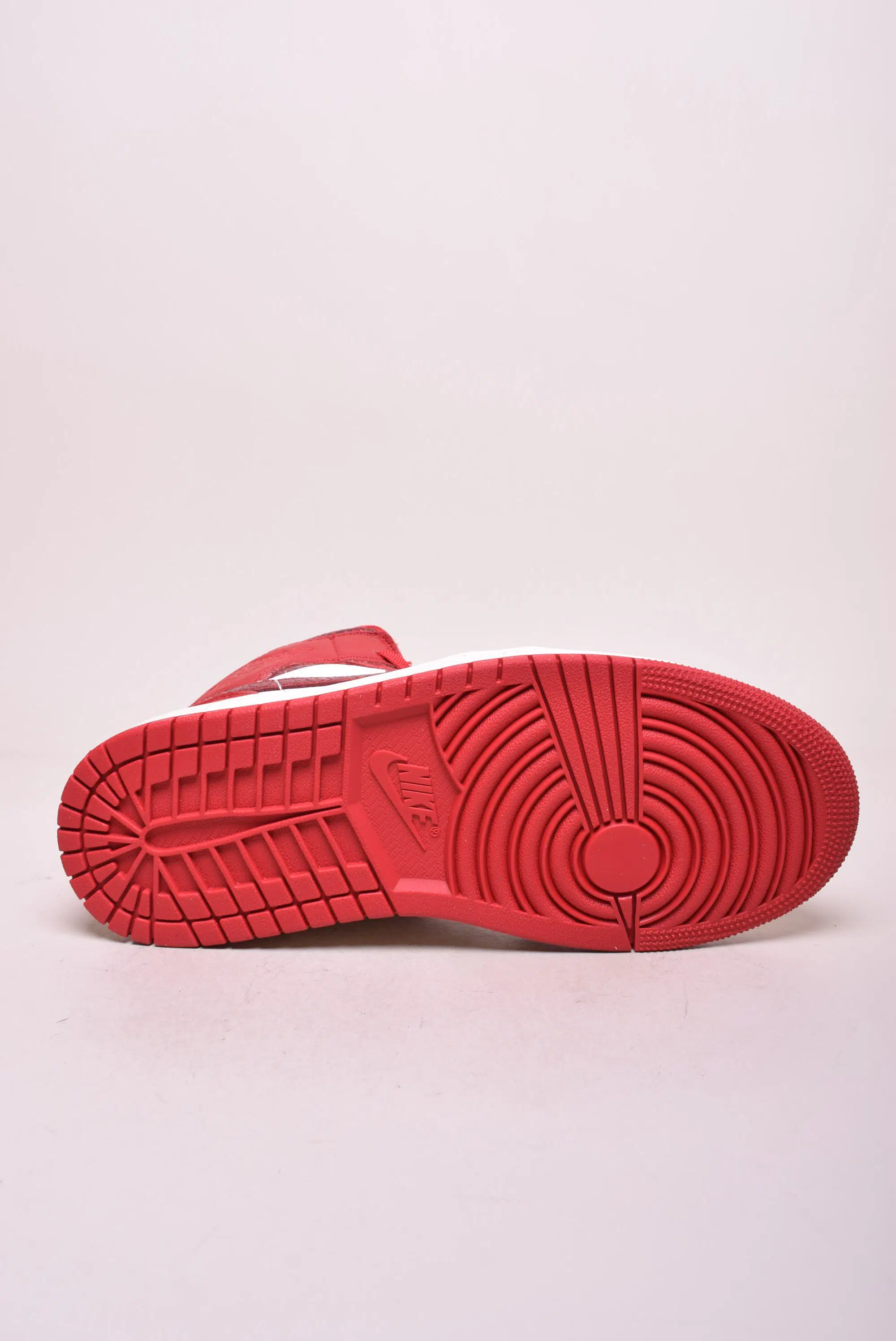 Sneakers dama Air Jordan 1 Mid [1]