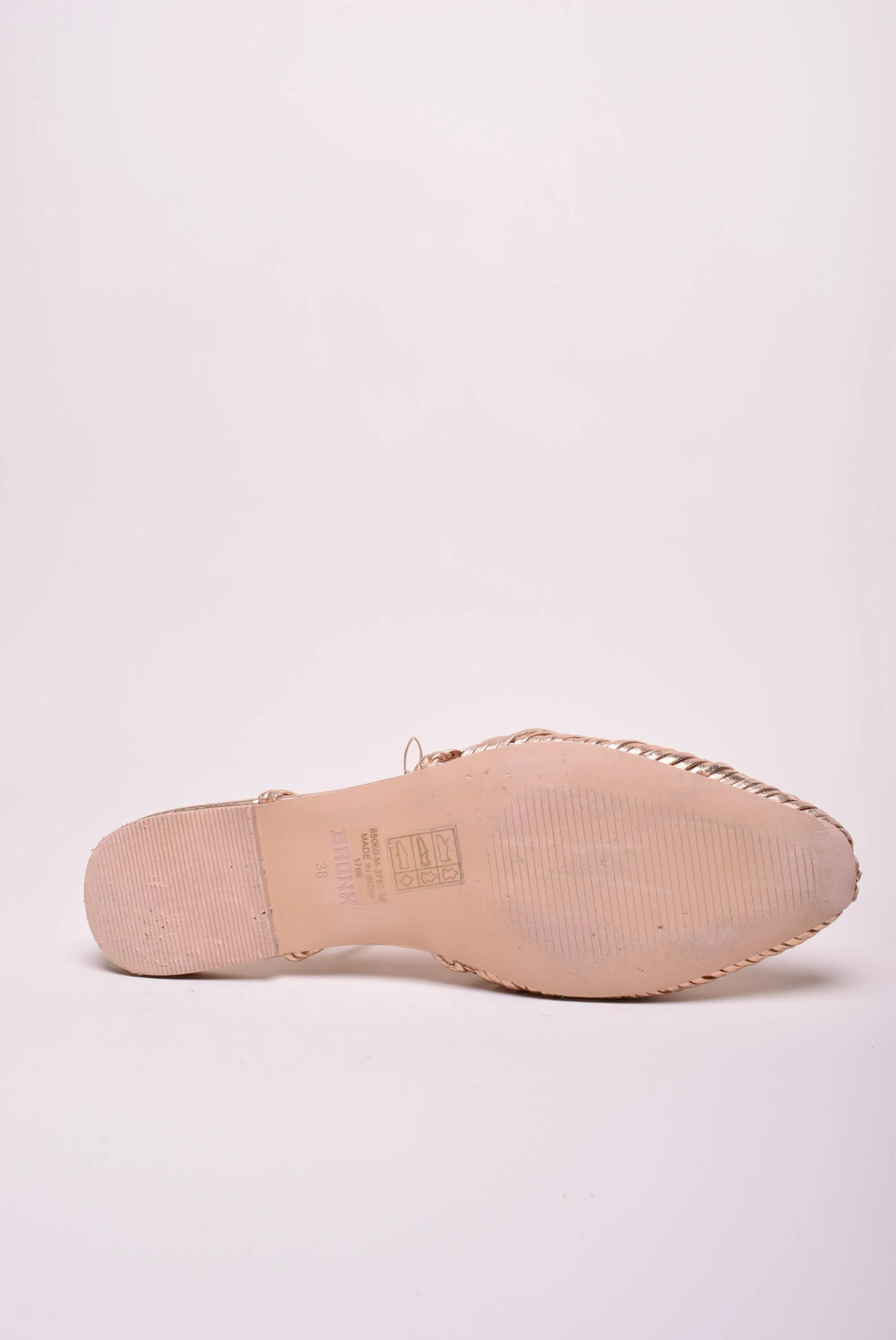 Balerini dama decupati in spate [2]