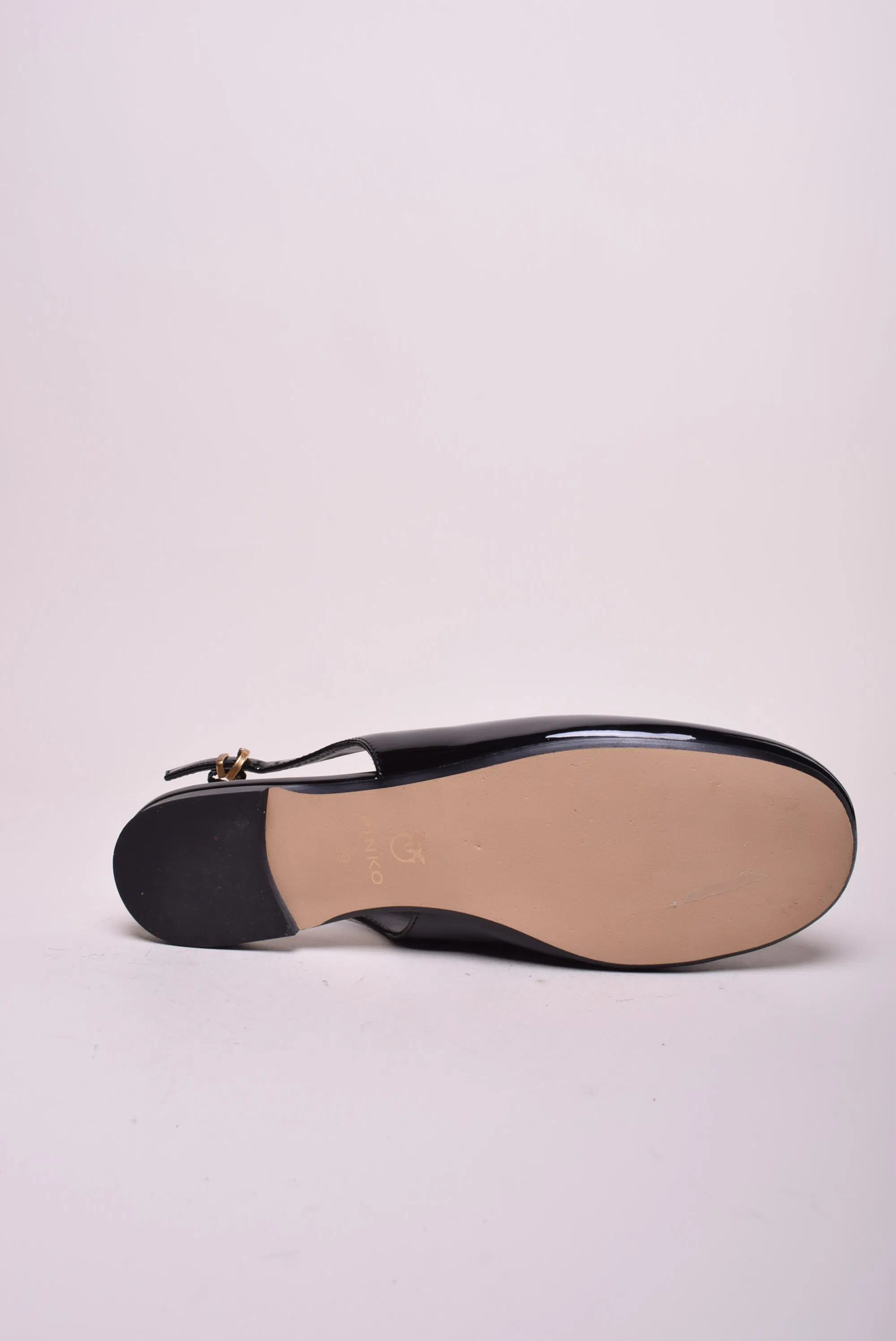 Balerini dama decupati in spate, lacuiti [2]