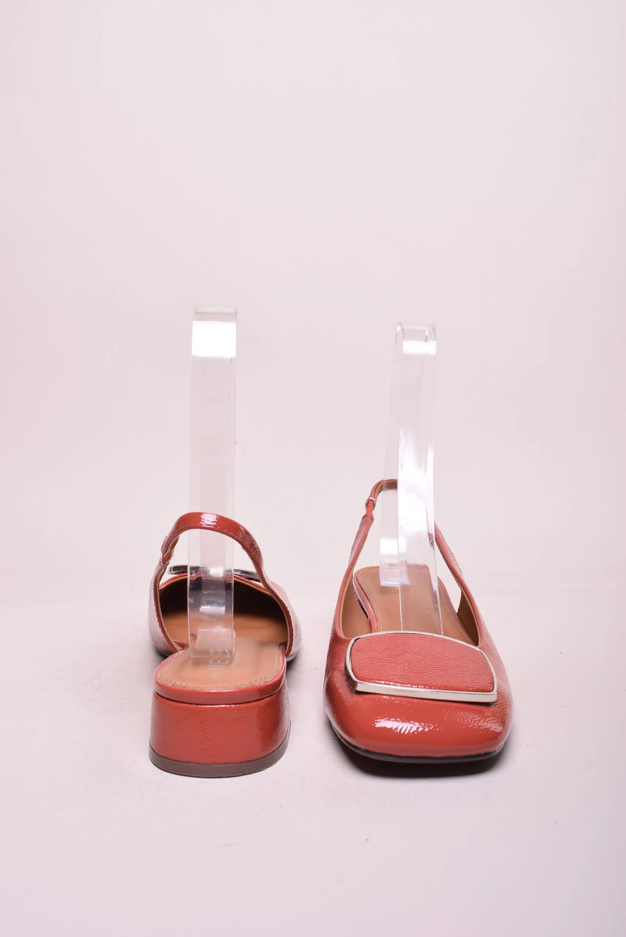 Balerini dama lacuiti, decupati in spate [3]