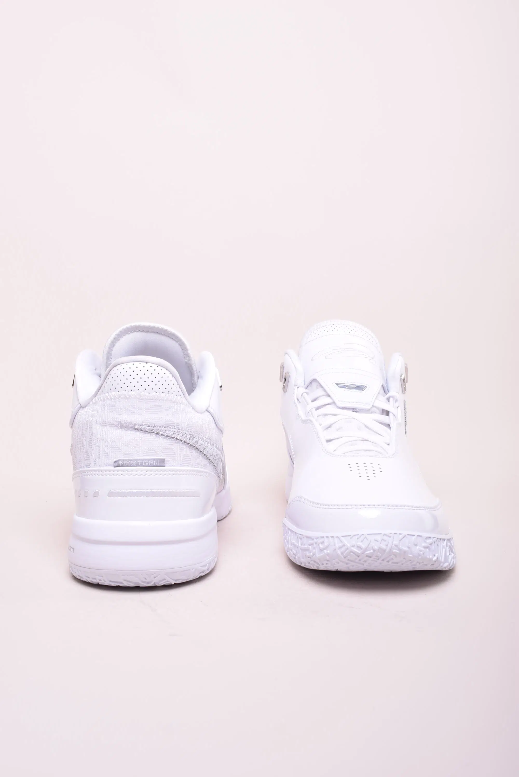 Bascheti barbati ZM Lebron NXXT Gen AMPD [3]