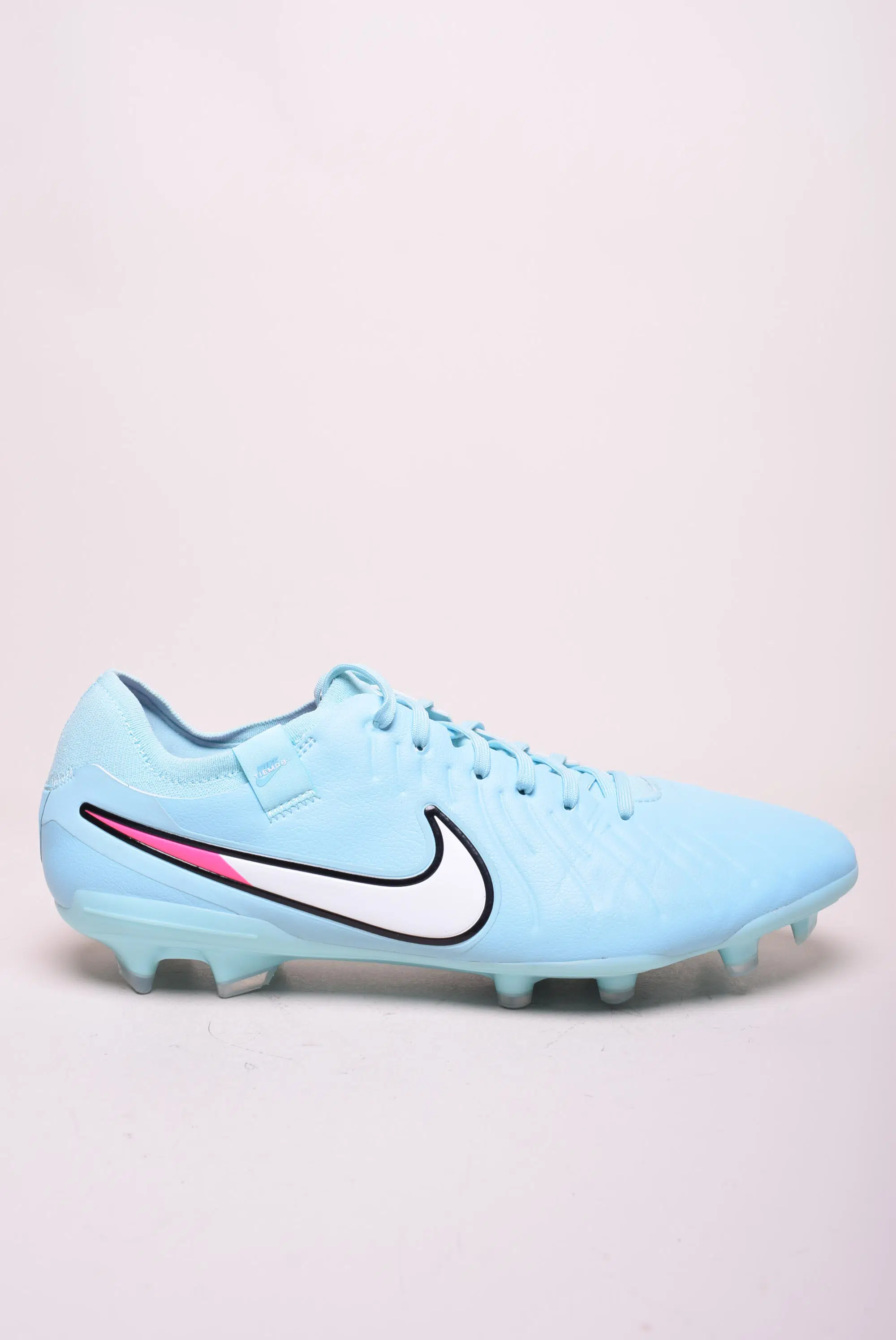 Ghete fotbal barbati Tiempo Legend 10 Pro