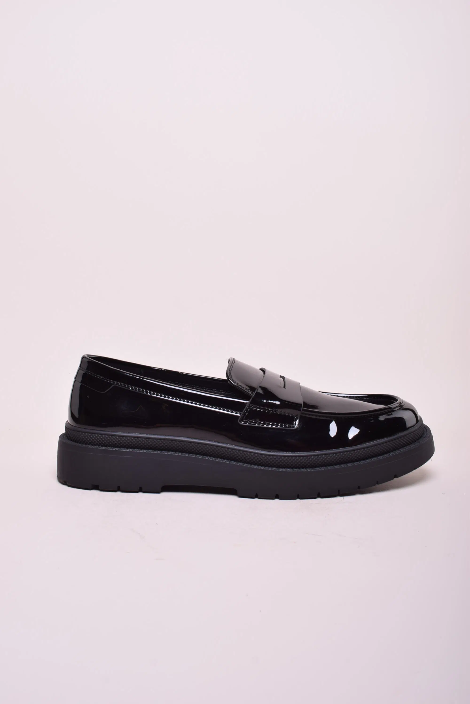 Mocasini barbati lacuiti