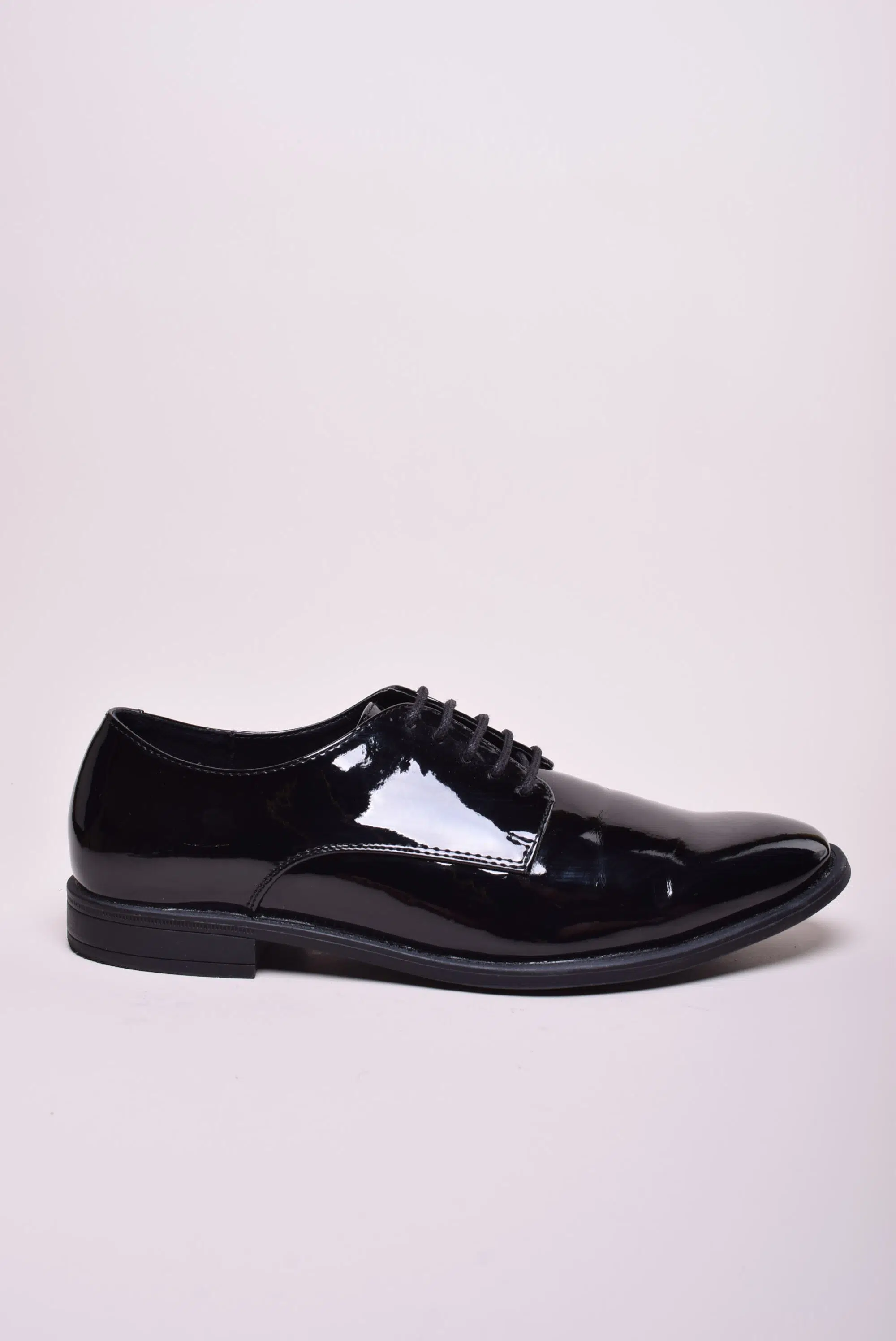 Pantofi barbati lacuiti