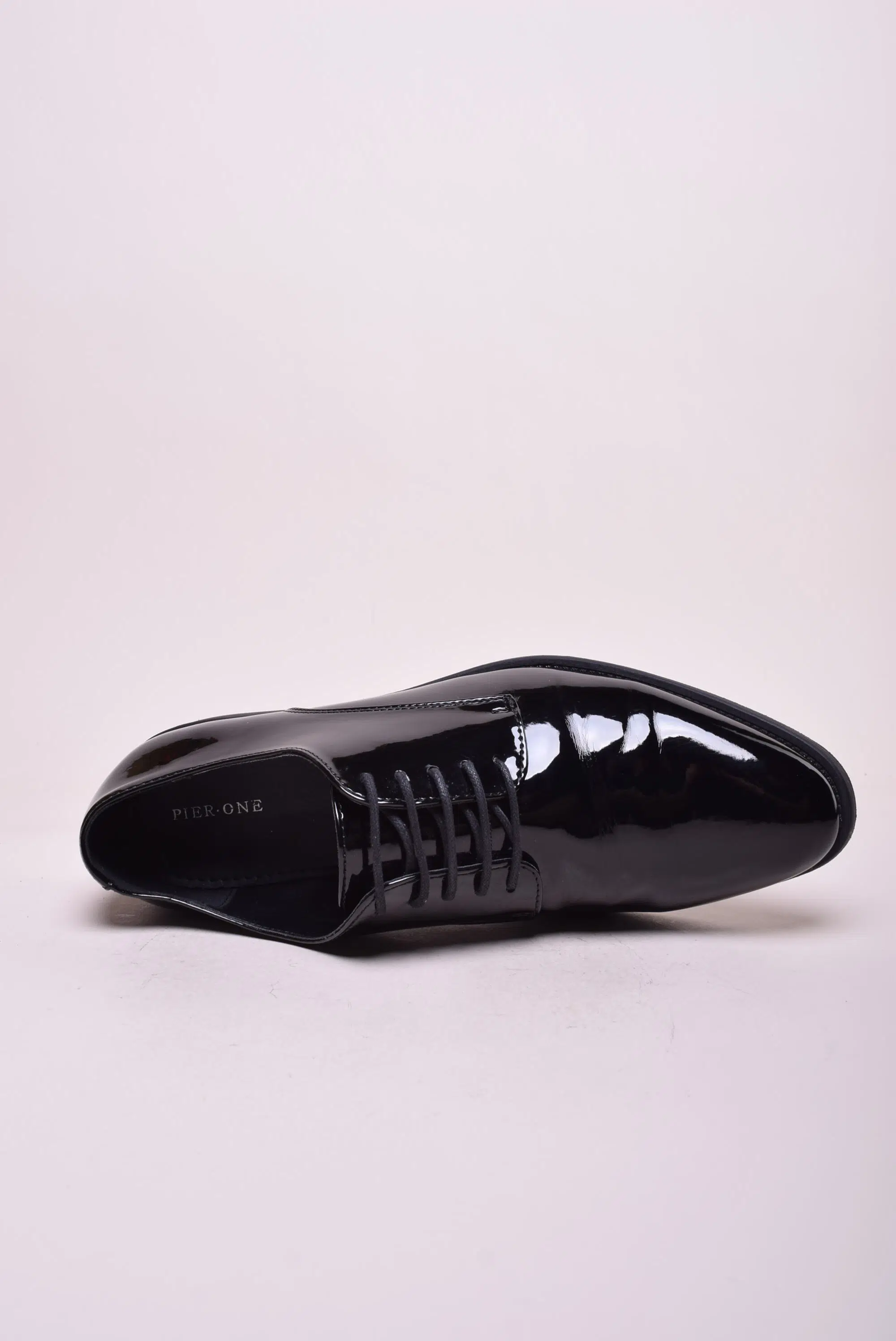 Pantofi barbati lacuiti [4]