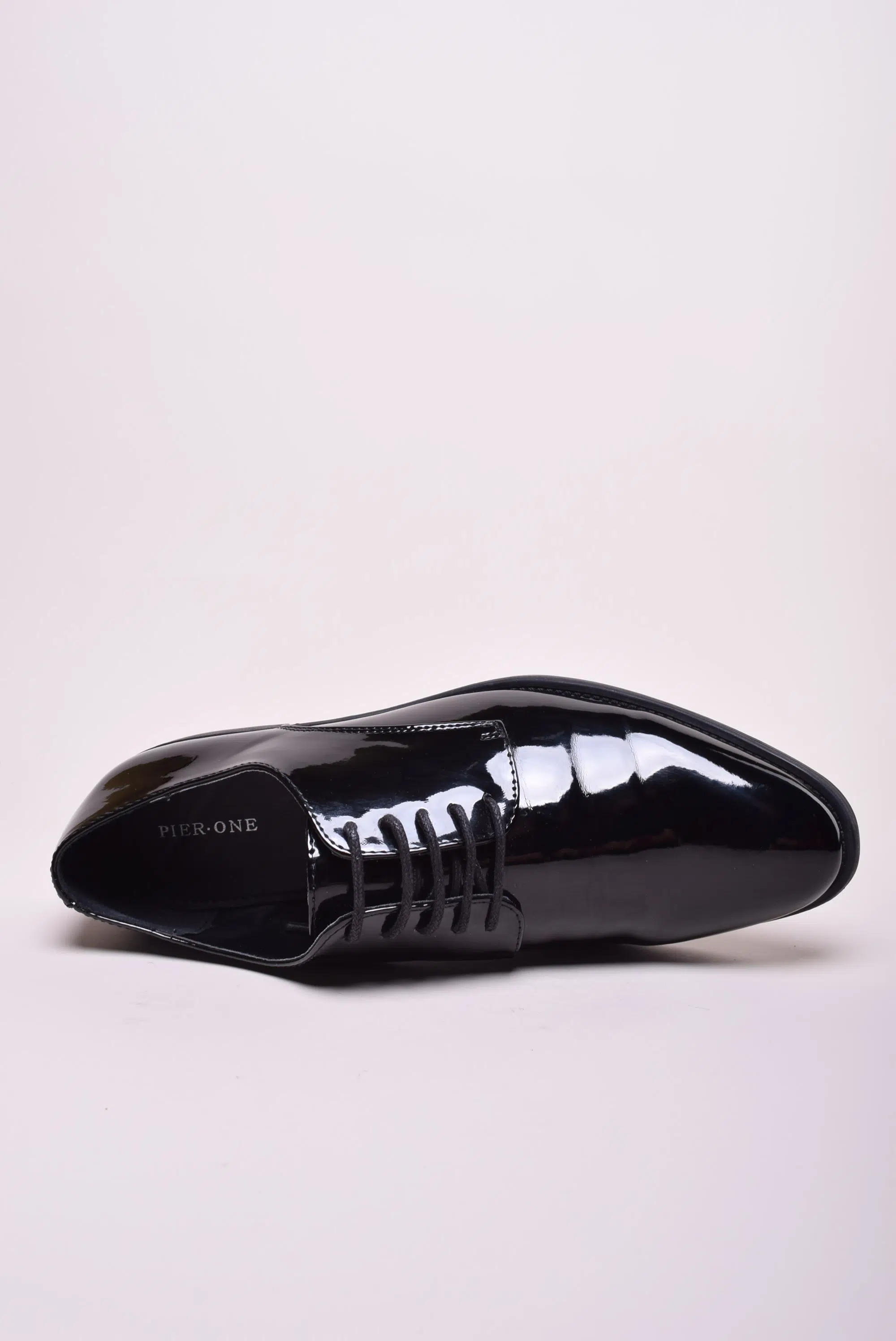 Pantofi barbati lacuiti [4]