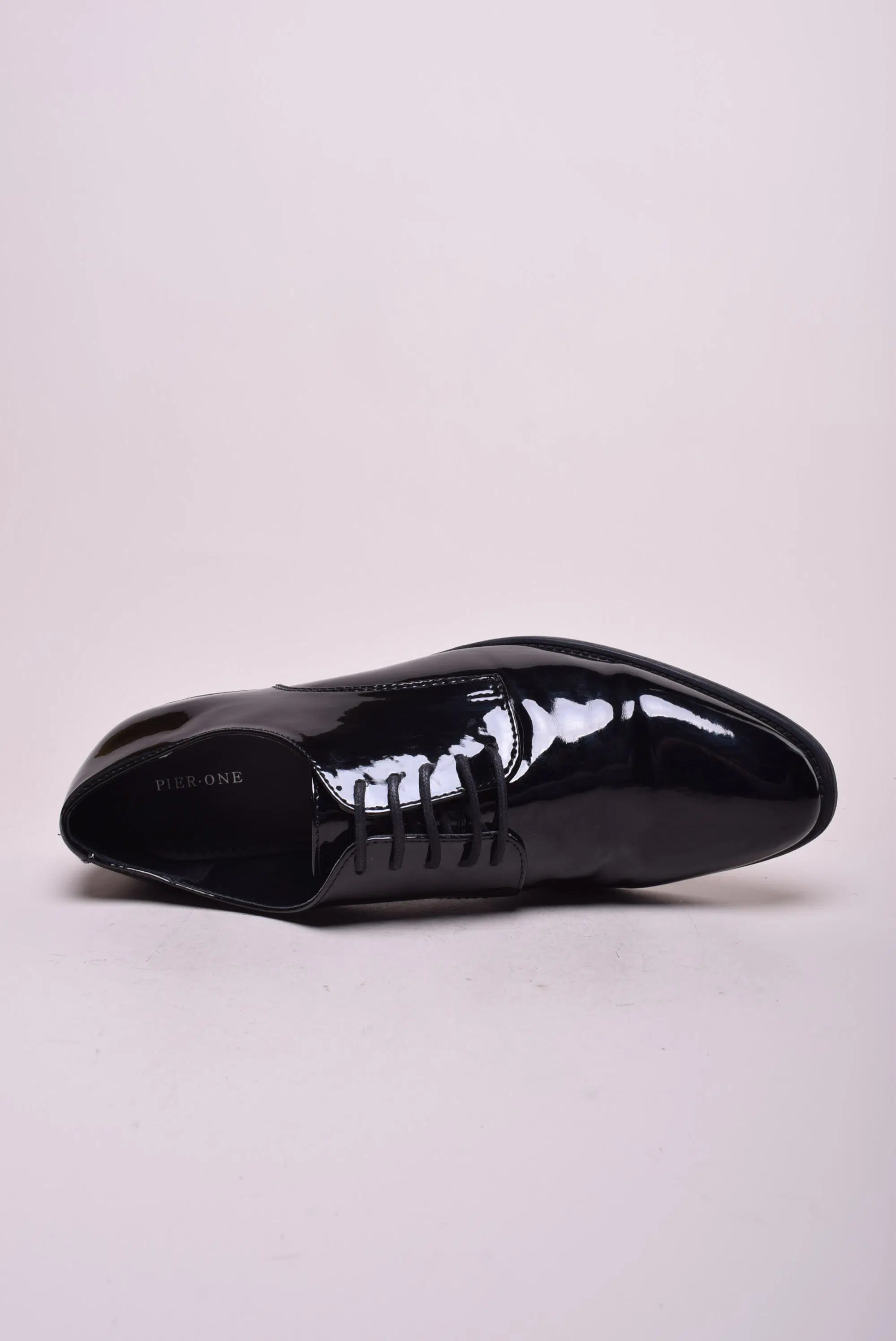 Pantofi barbati lacuiti [4]