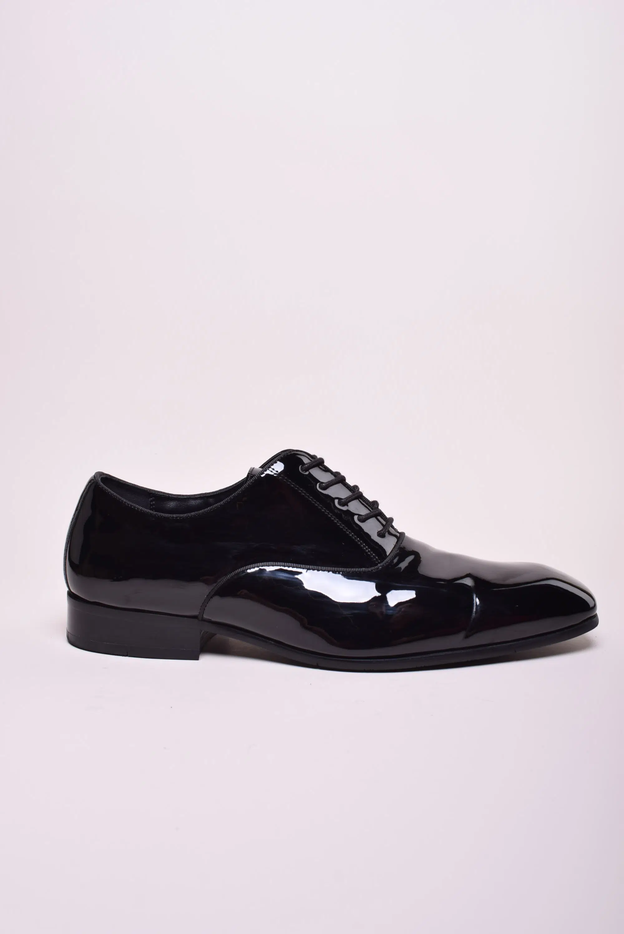 Pantofi barbati lacuiti