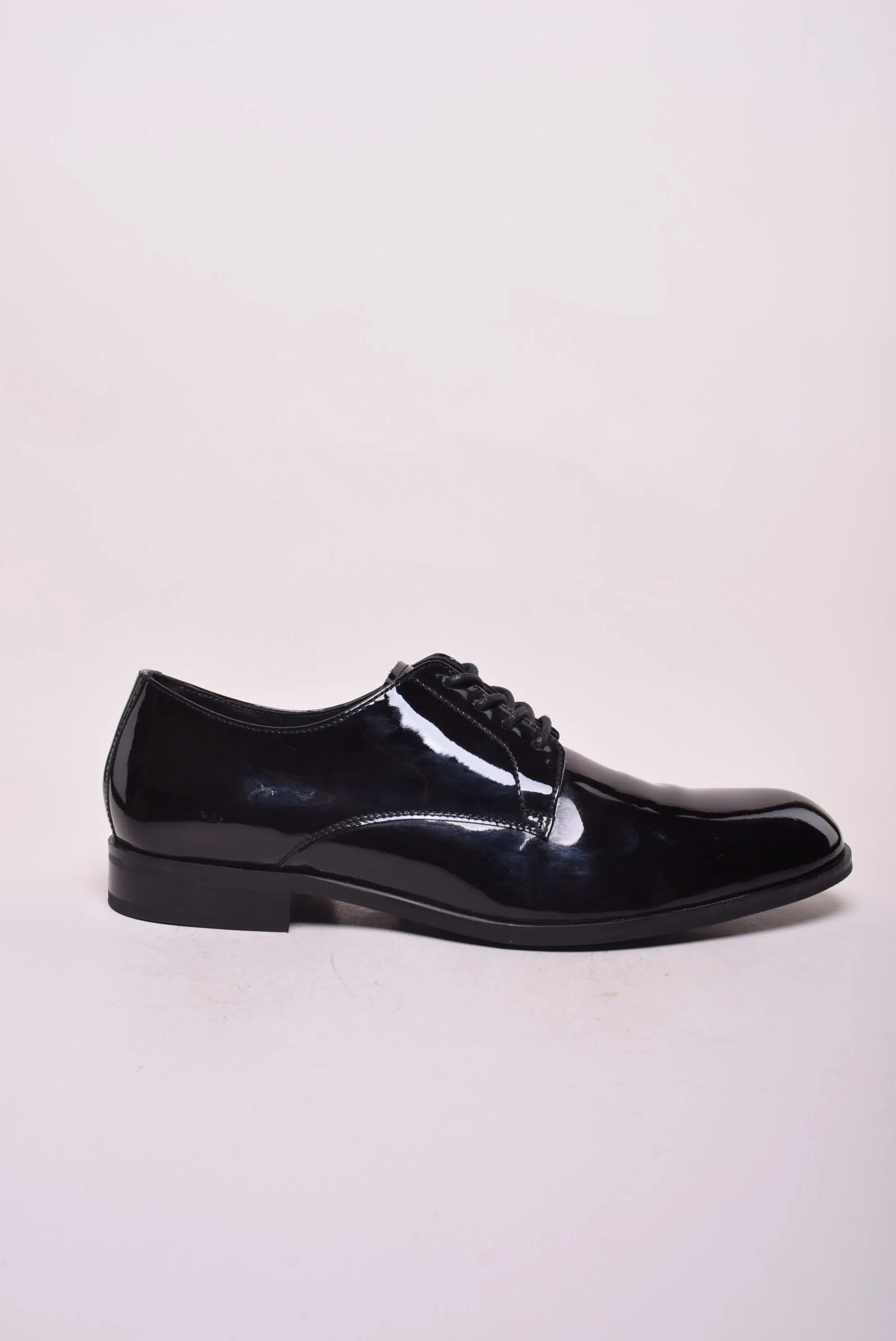 Pantofi barbati lacuiti