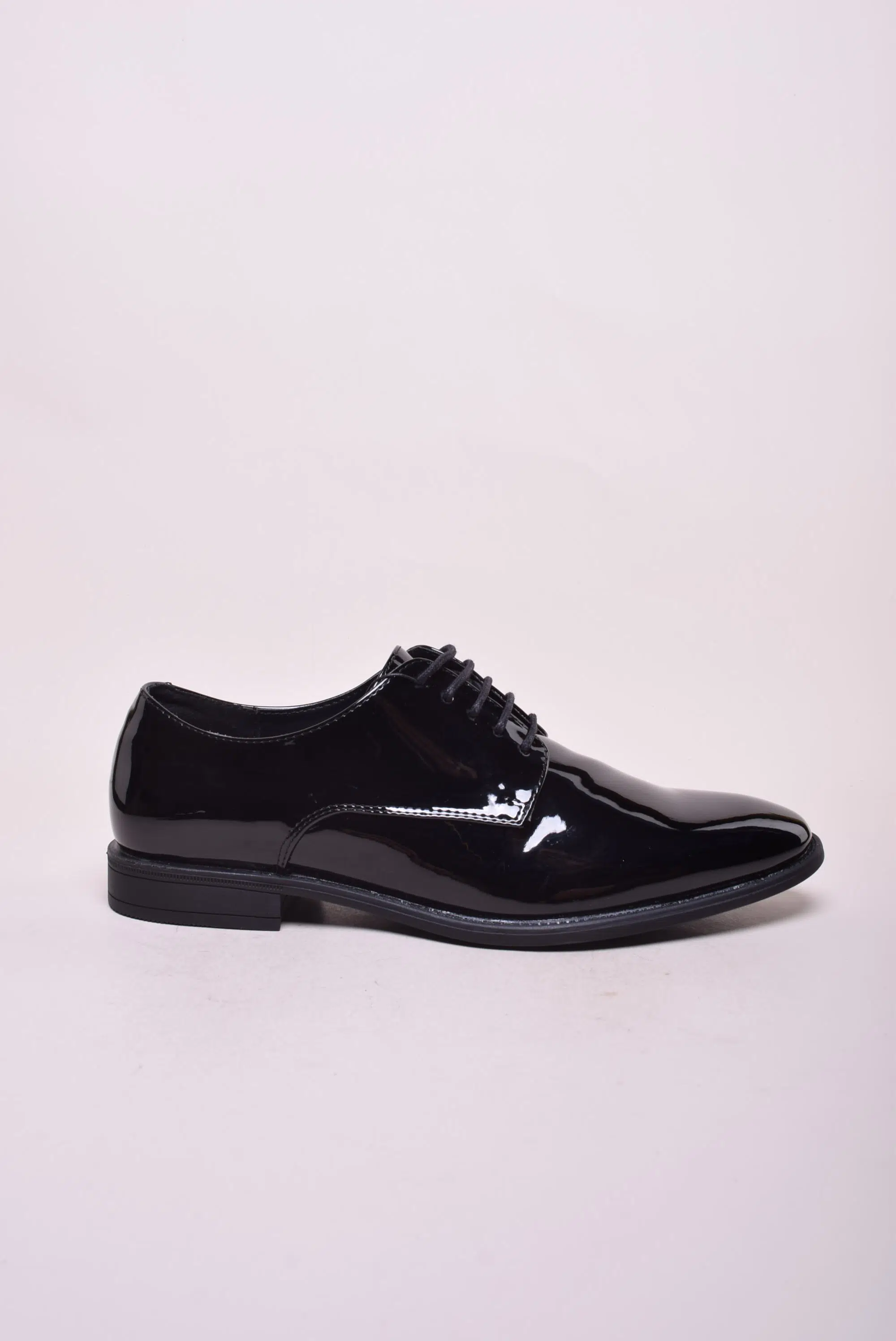 Pantofi barbati lacuiti