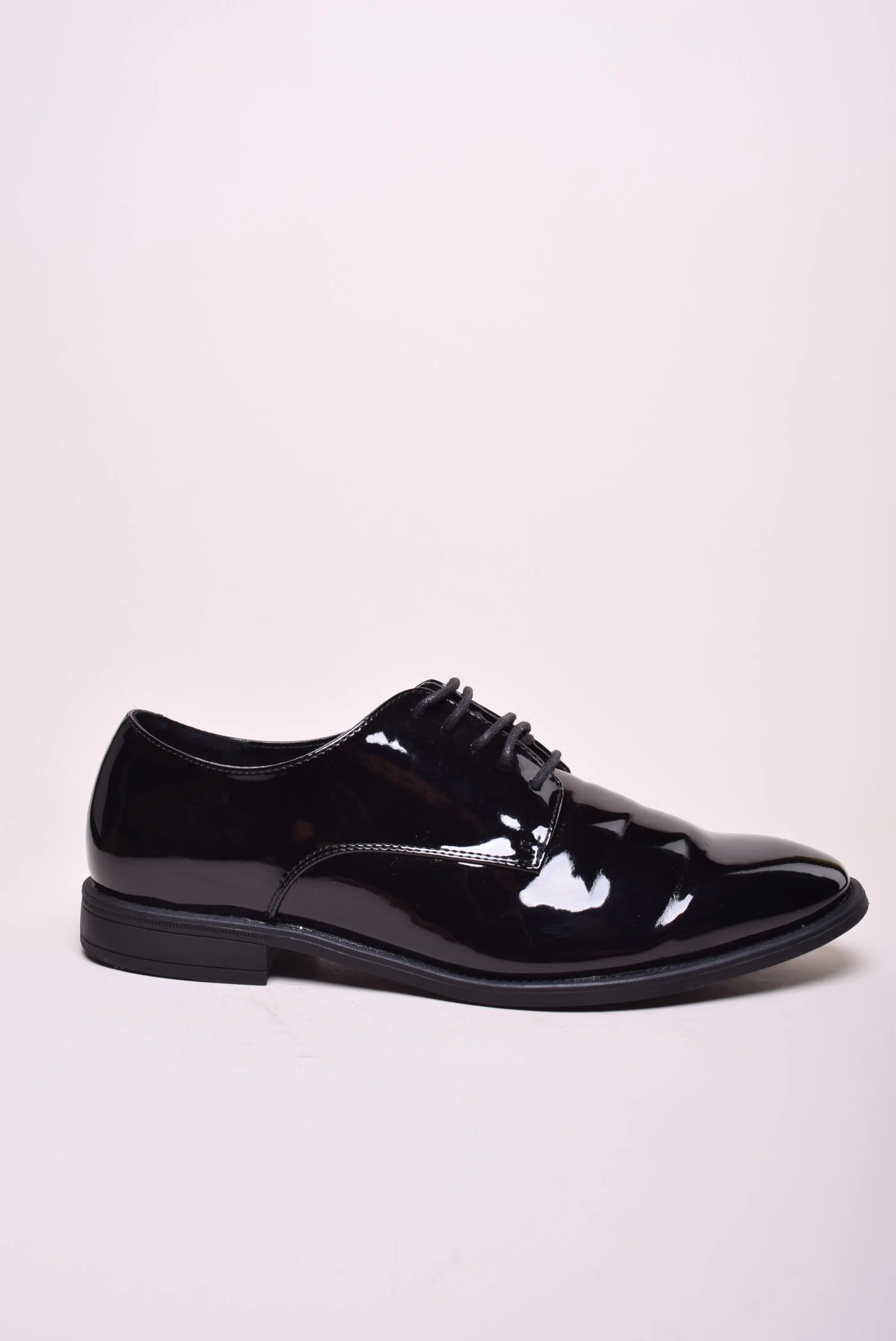 Pantofi barbati lacuiti