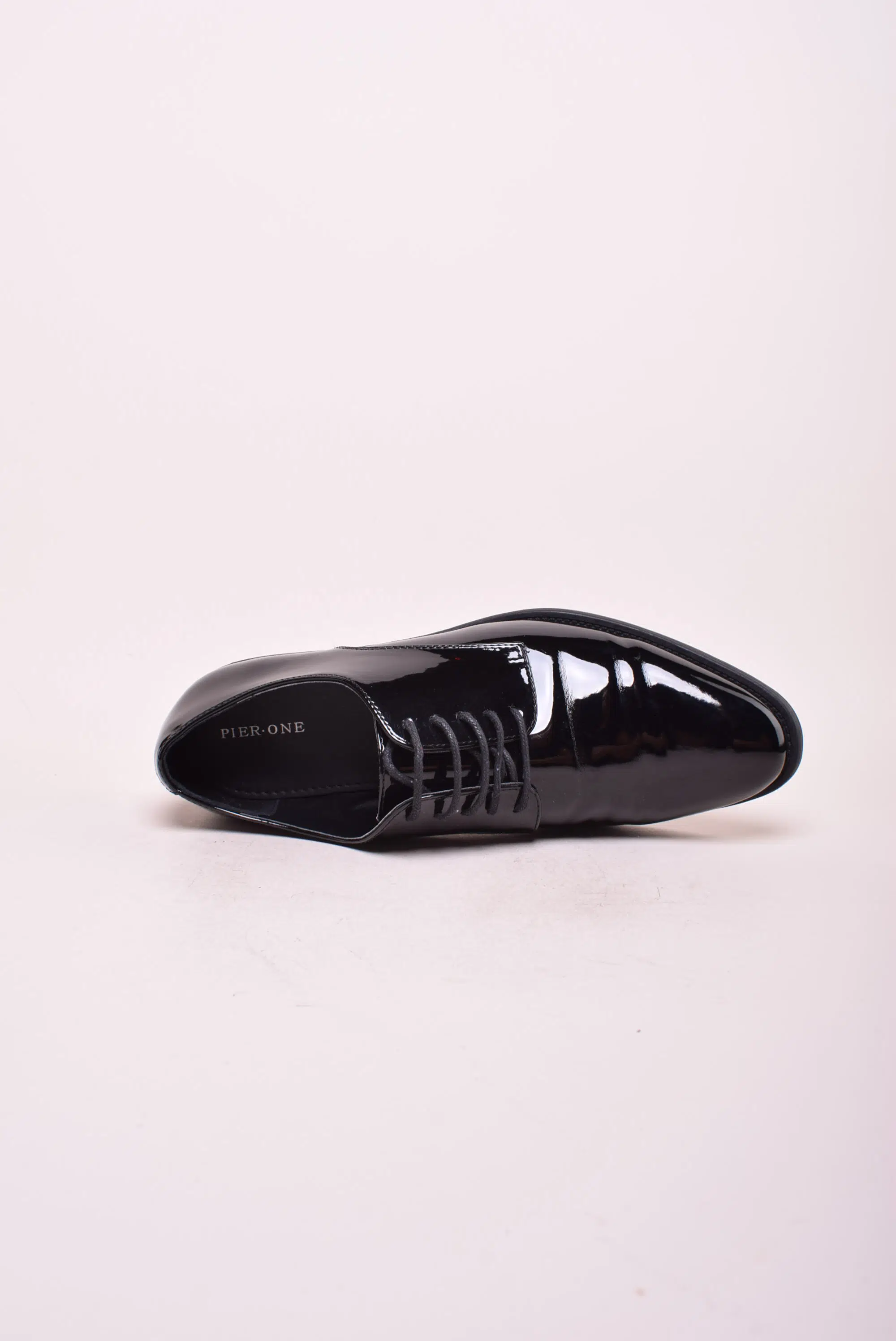 Pantofi barbati lacuiti [4]