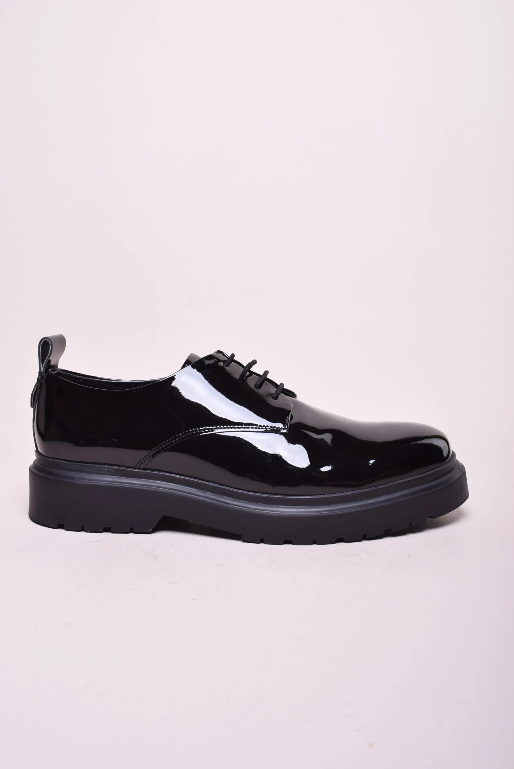 Pantofi casual barbati lacuiti