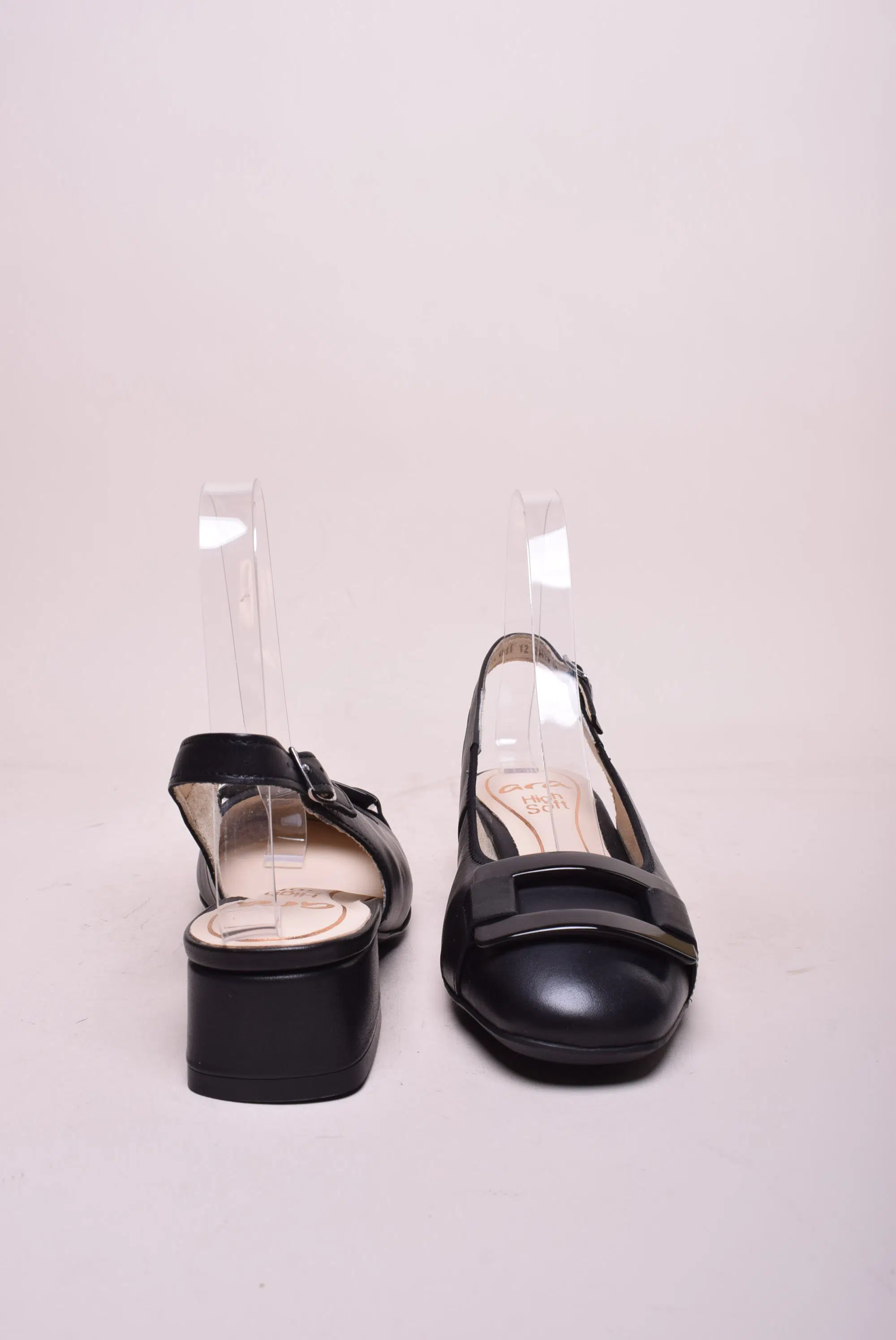 Pantofi dama decupati in spate [3]