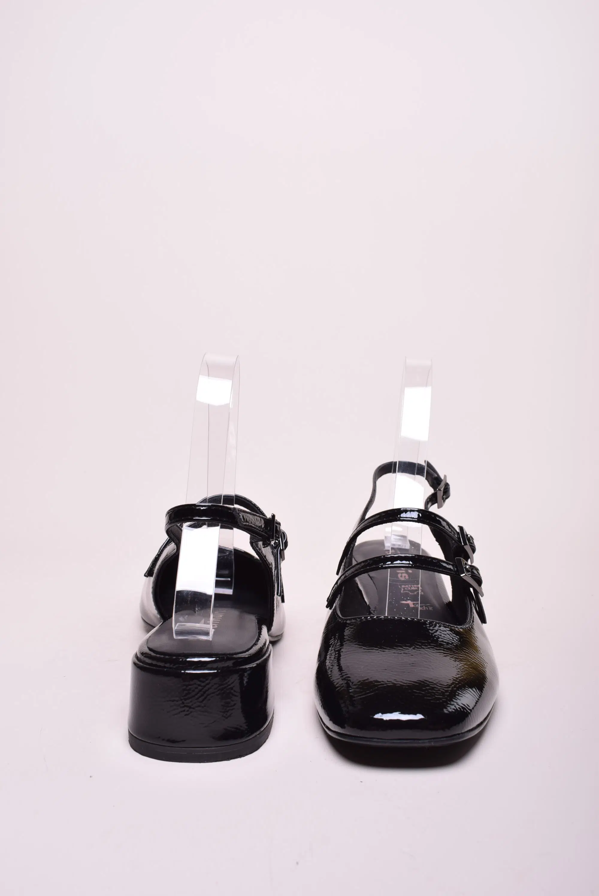 Pantofi dama lacuiti, decupati in spate [3]