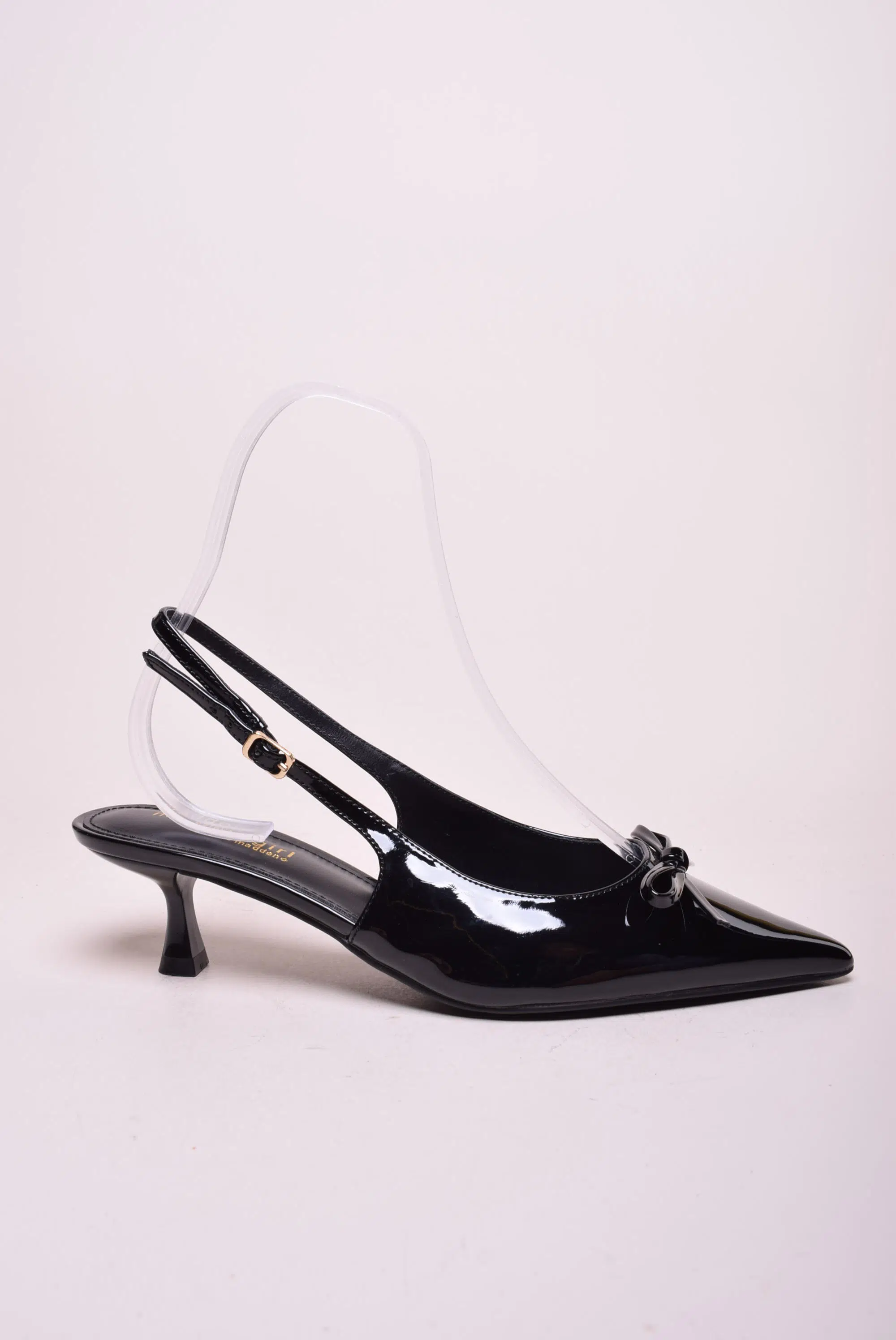 Pantofi dama stiletto lacuiti, decupati in spate