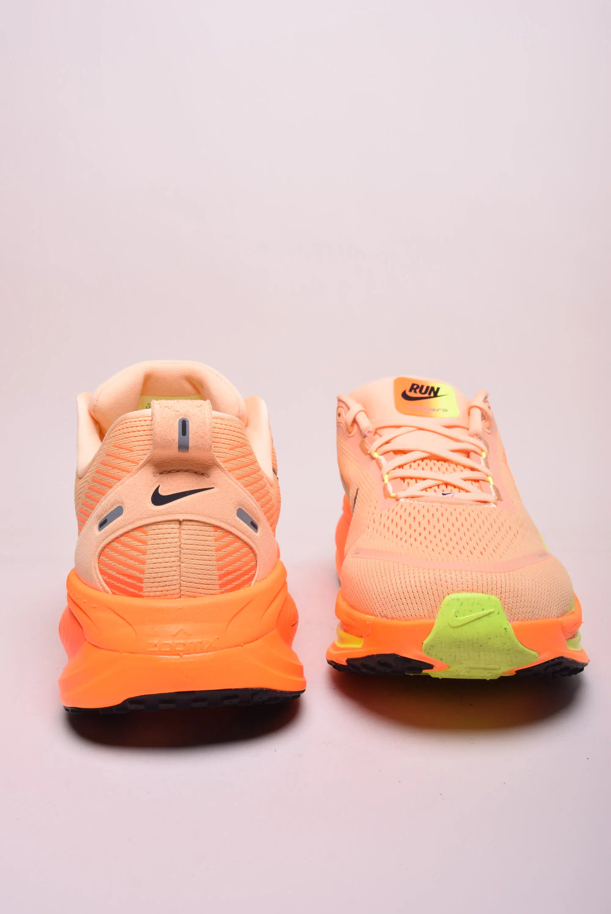 Pantofi sport barbati Vomero 18 [3]