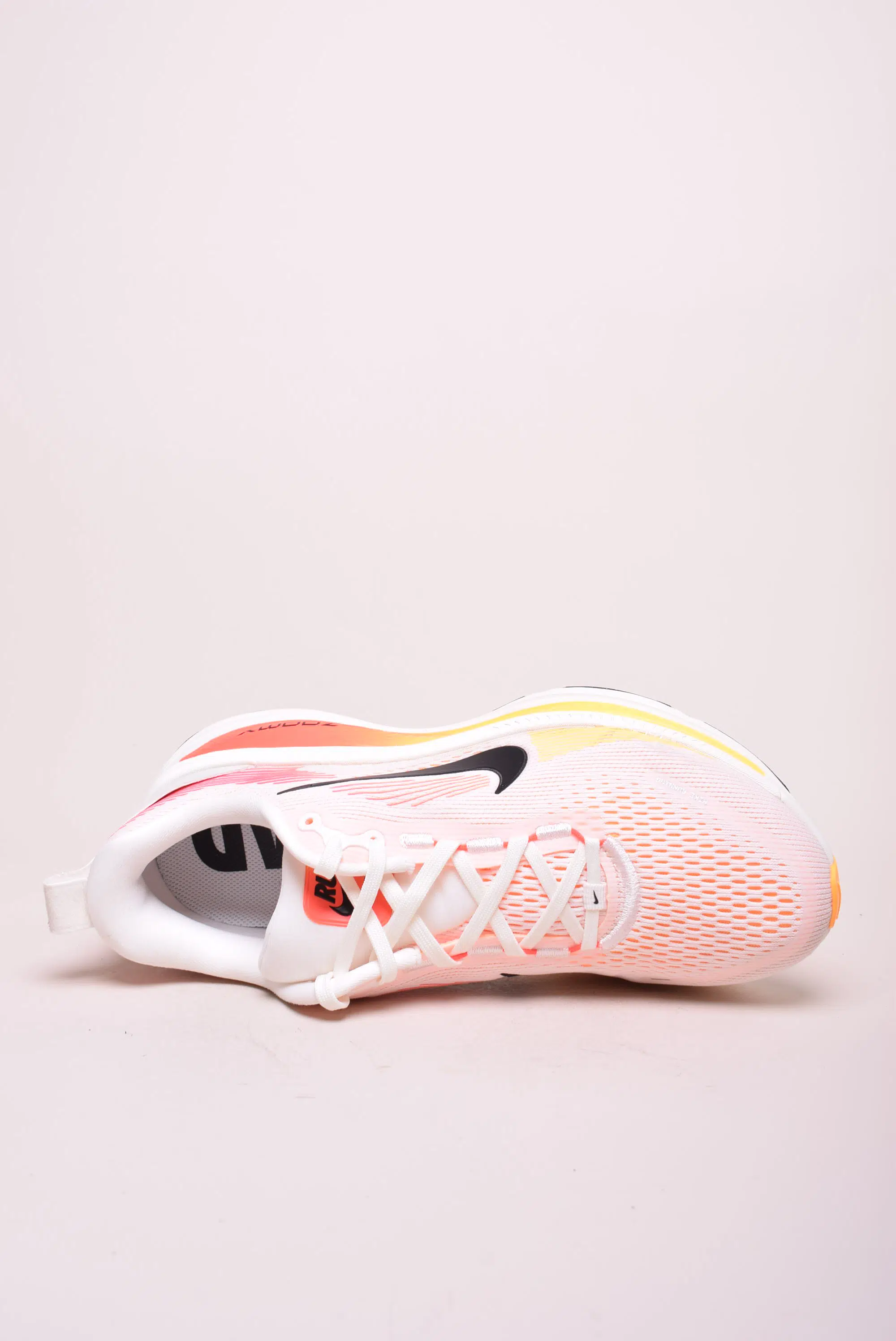 Pantofi sport barbati Vomero 18 [4]